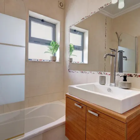 Center, Private Parking, Ac, 6ppl. Olhão