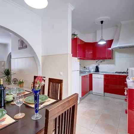 Center, Private Parking, Ac, 6ppl. Casa de Férias *