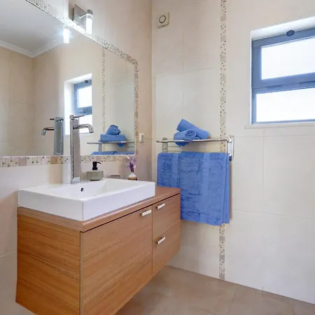 Center, Private Parking, Ac, 6ppl. Casa de Férias