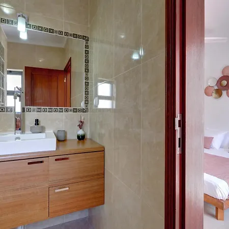 Center, Private Parking, Ac, 6ppl. *