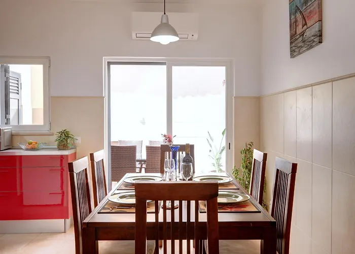 Center, Private Parking, Ac, 6ppl. *